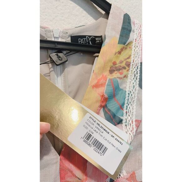 PatBo Hibiscus Lace Trim Cut Out Maxi Dress in Vanilla US2 - Picture 8 of 9